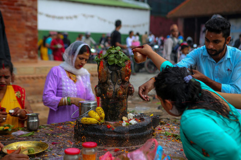 शिवालयमा भक्तजनको भीड (तस्बिरहरू)